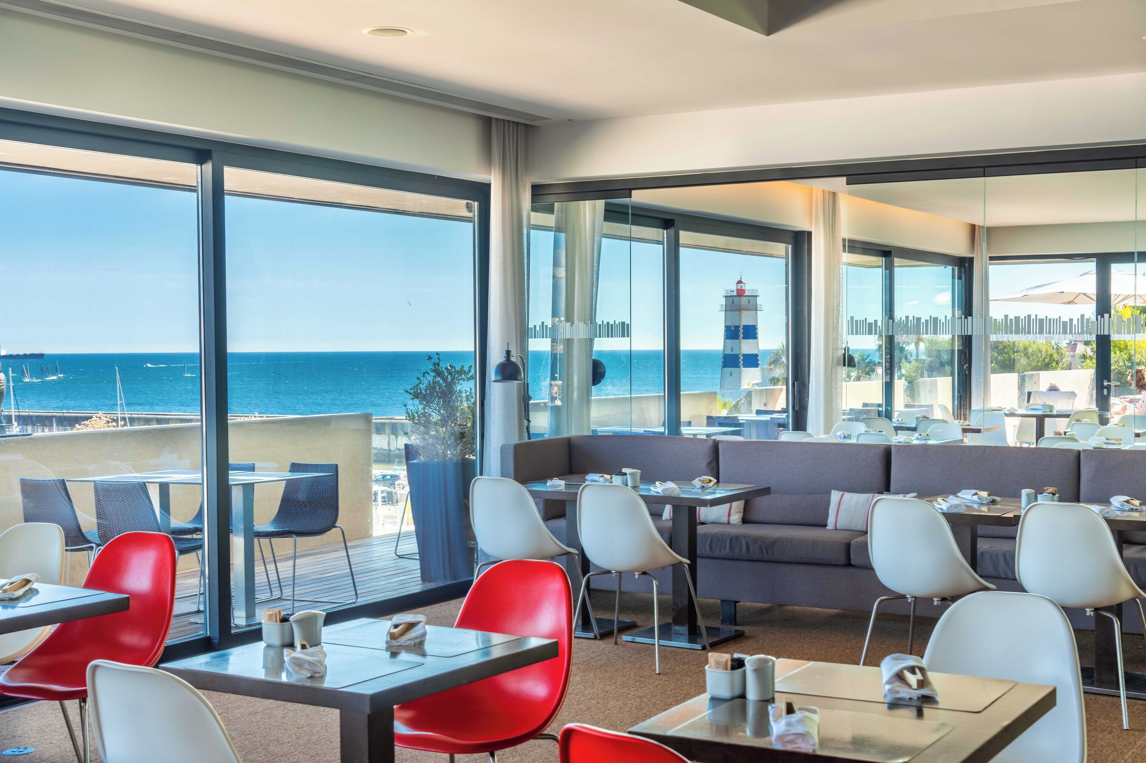 2 restaurants servant le déjeuner et le dîner, plats Cuisine portugaise