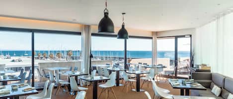 Här finns 2 restauranger som serverar lunch.