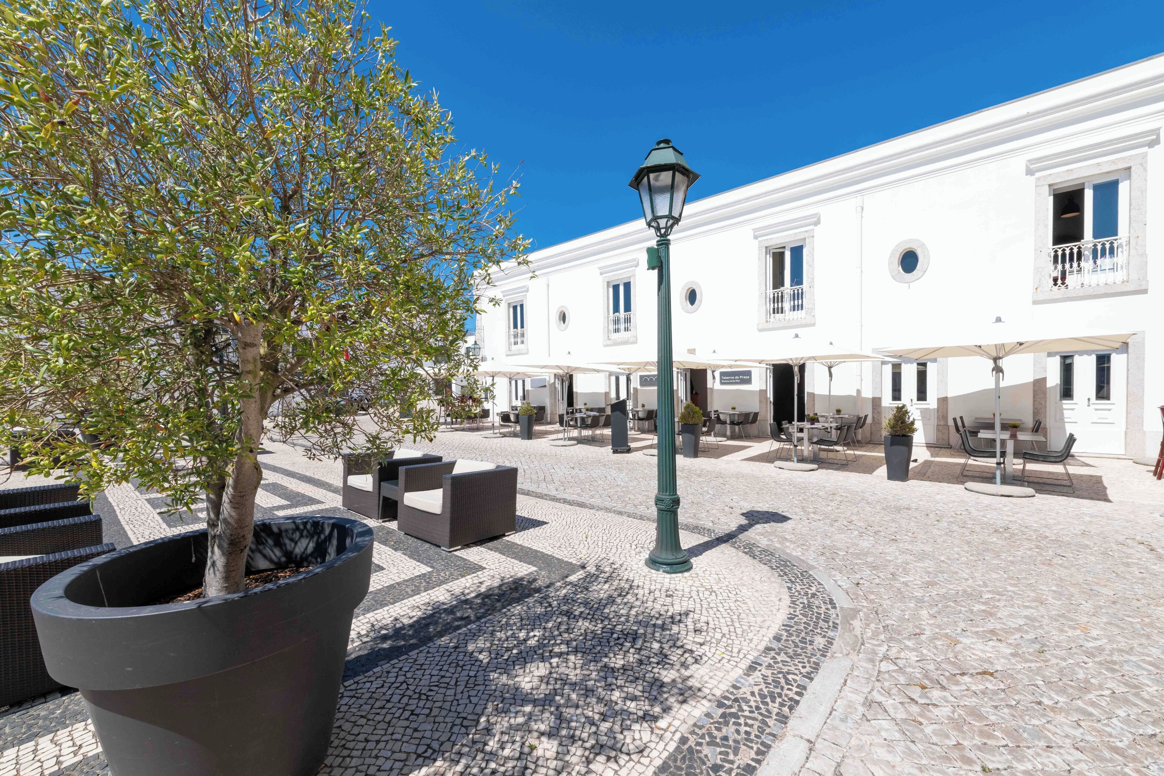 2 restaurants, lunch, dinner served; Portuguese cuisine 