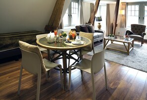 Apartment, 1 Bedroom | In-room dining