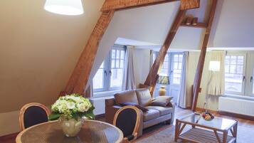 Apartment, 1 Bedroom | Living room | Flat-screen TV, DVD player