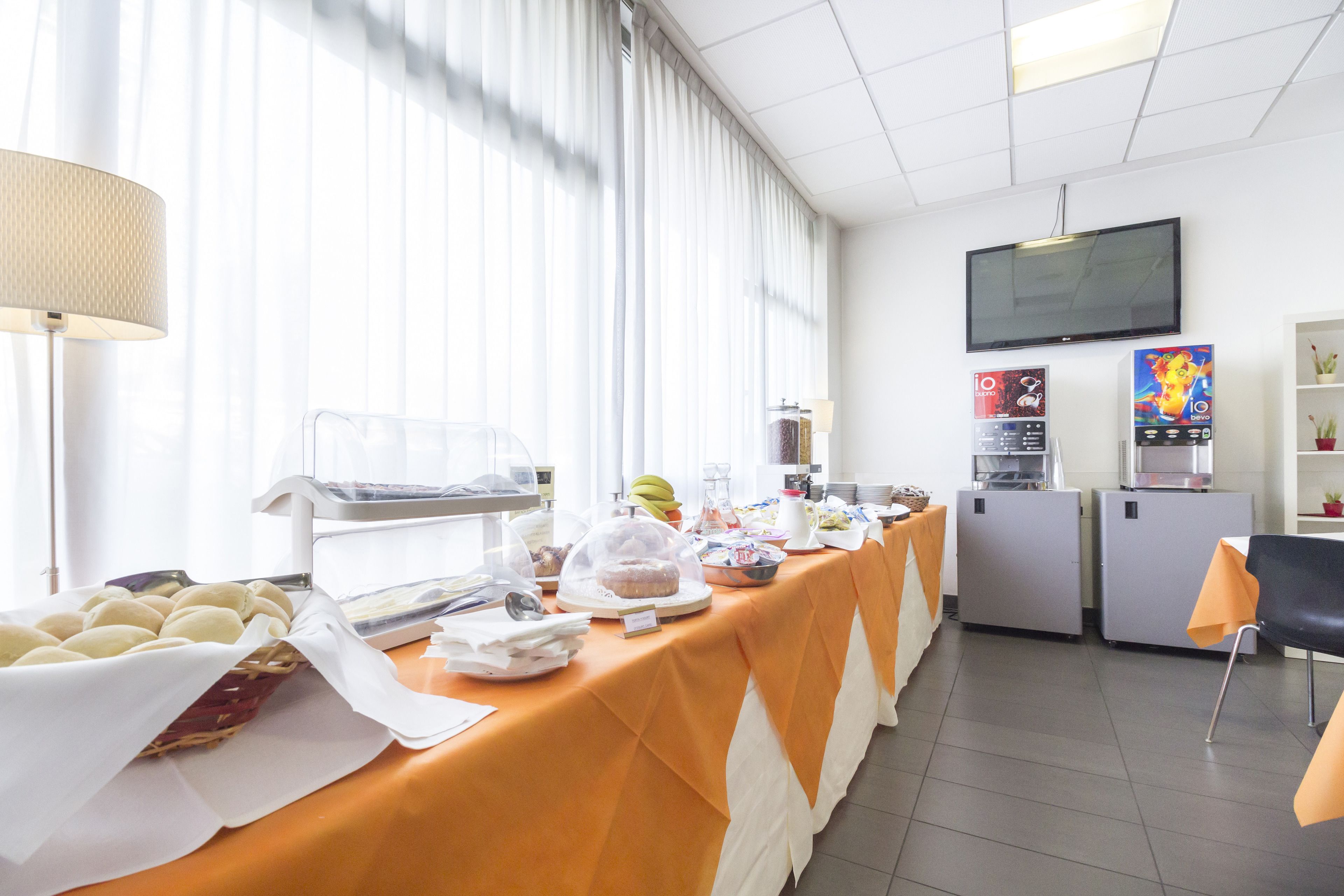 Colazione a buffet, servita tutte le mattine (5 EUR a persona) 