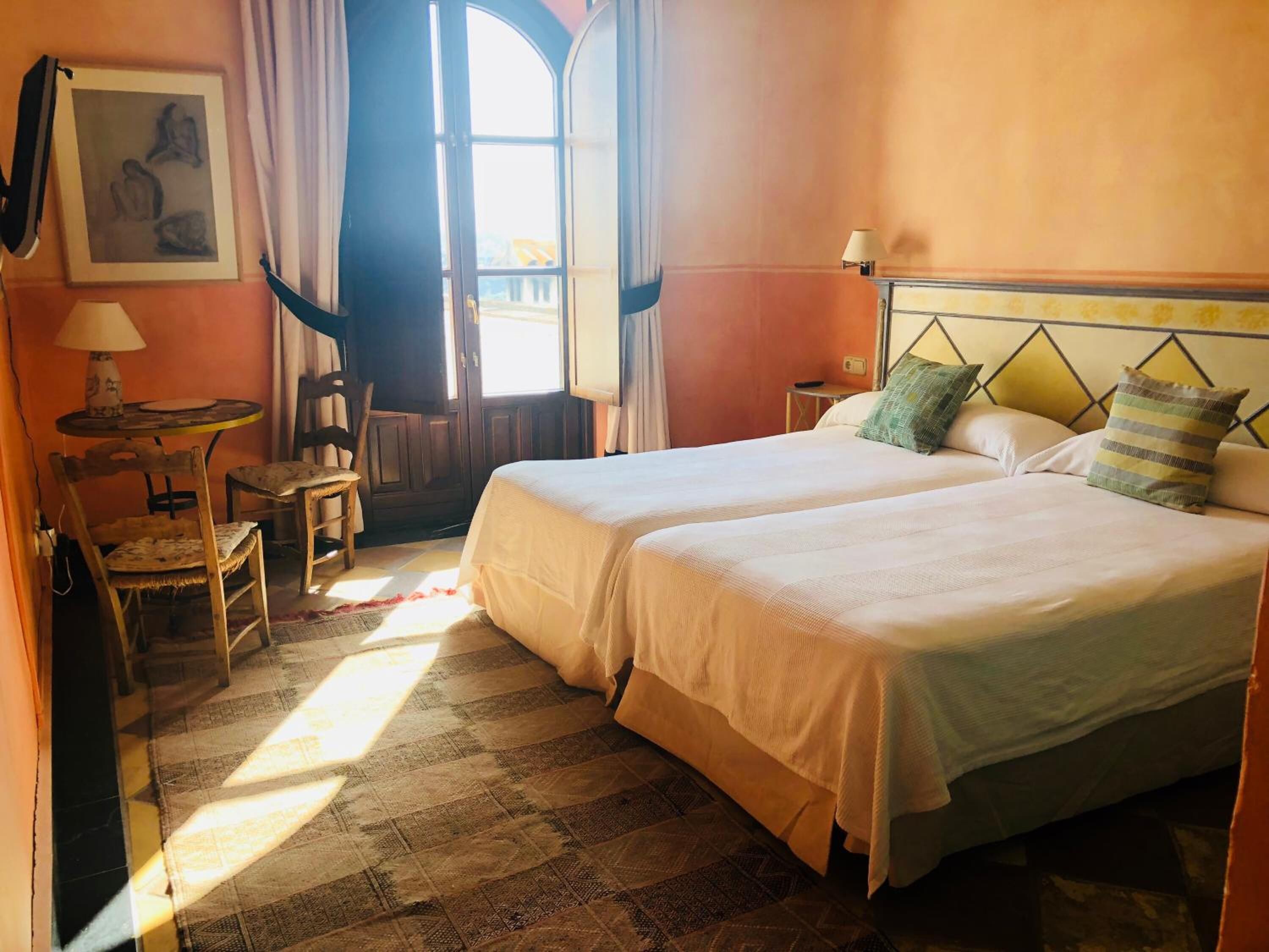 Een kluis op de kamer, geluiddichte muren, babybedden, extra bedden