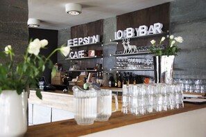 A bar area with shelves labeled 'EIPSION CAFE' and 'JOBYBAR'. - Hordatun Hotel (Ullensvang)