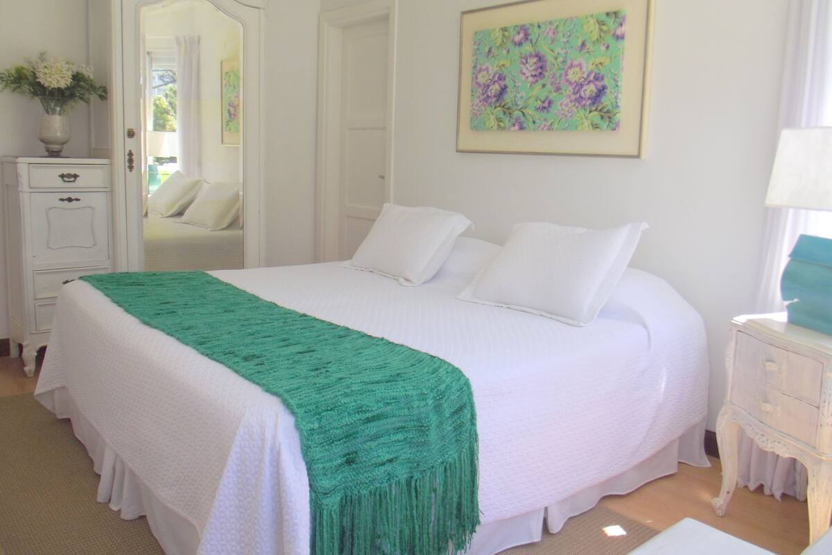 Junior-Suite, 1 Doppelbett | Hochwertige Bettwaren, Zimmersafe, Verdunkelungsvorhänge