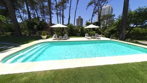 Outdoor pool - Josephine Boutique Hotel (Punta del Este)