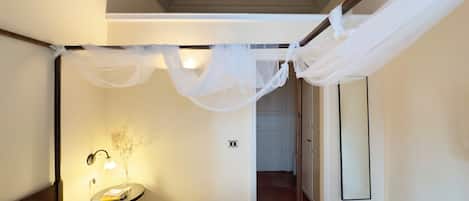 Ropa de cama de alta calidad y minibar