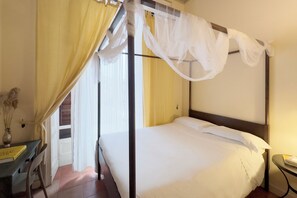 Single Room | Premium bedding, minibar, in-room safe, desk - Antica Dimora Caruso (Catania)