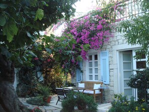 Courtyard - Incirliev - Special Class (Cesme)