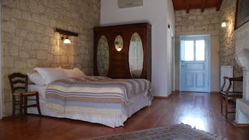 Süit | Minibar, odada kasa, ayrı ayrı döşenmiş, masa