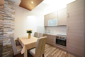 Exclusive Apartment, 2 Bedrooms, Sea View | Private kitchen