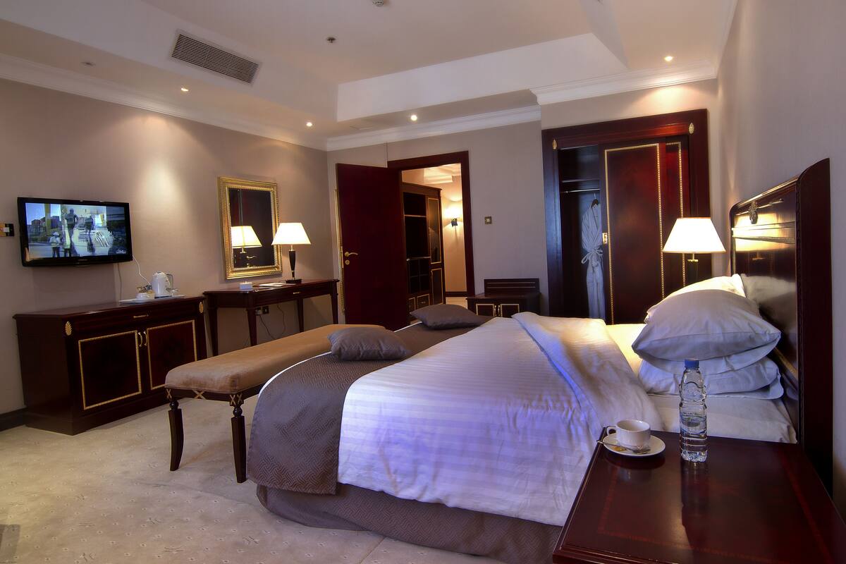 Egyptian cotton sheets, premium bedding, down comforters, pillowtop beds