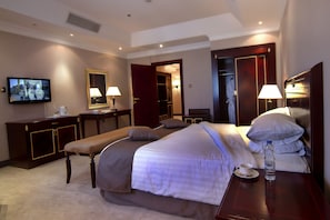 Egyptian cotton sheets, premium bedding, down comforters, pillowtop beds - Chairmen Hotel (Doha)