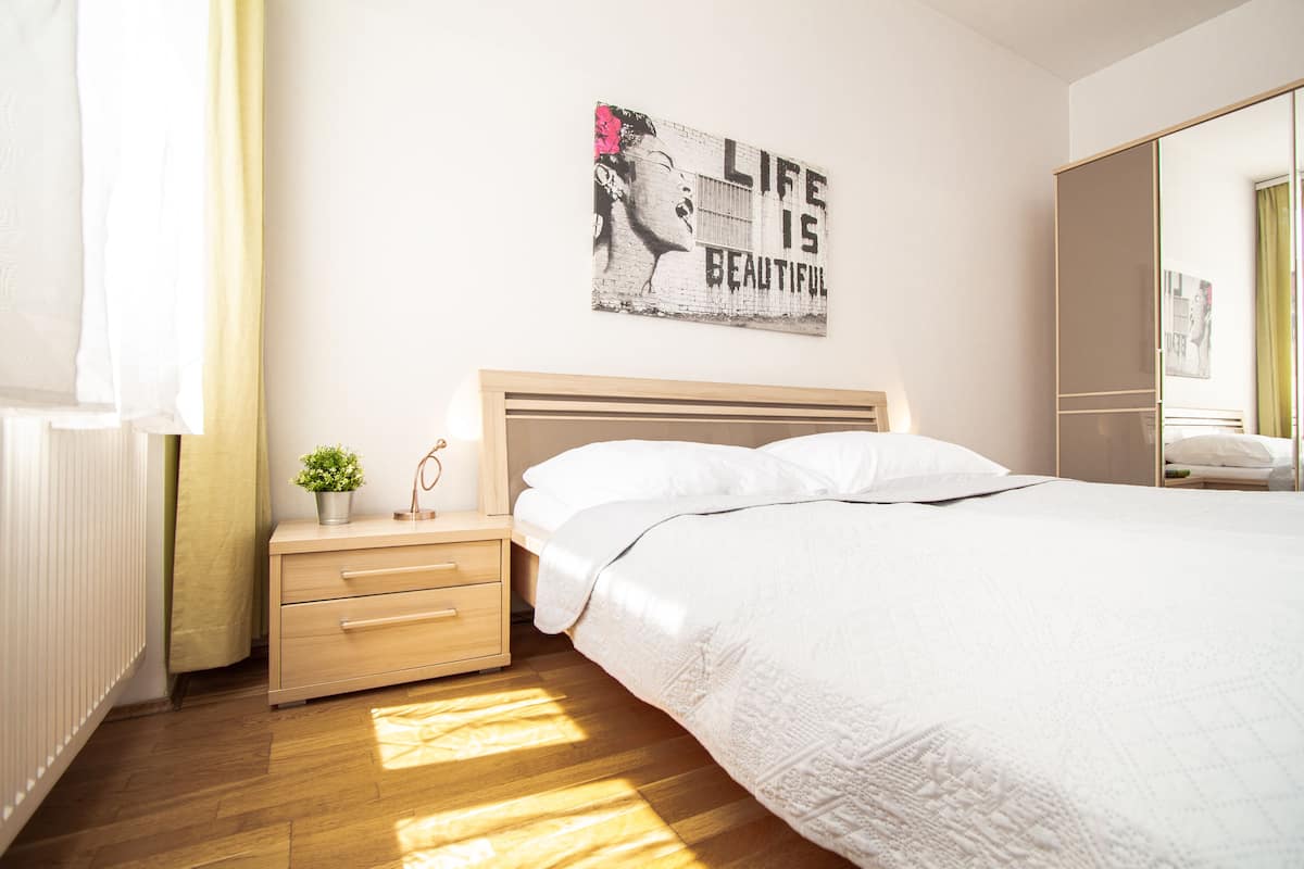 Camera familiare, 1 camera da letto | 1 camera, ferro/asse da stiro, Wi-Fi gratuito, lenzuola