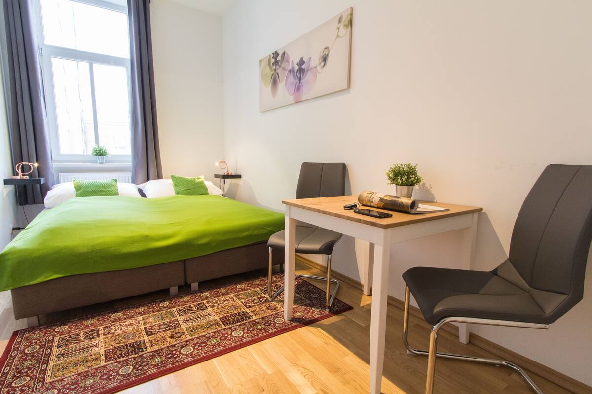 Appartamento Basic, 1 letto queen, cucina | Soggiorno | TV a schermo piatto
