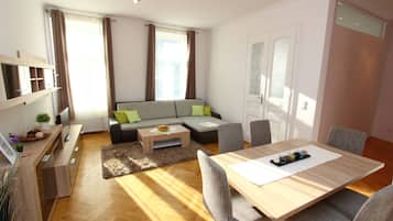32-Zoll-Flachbildfernseher mit Kabelempfang, Fernseher, DVD-Player