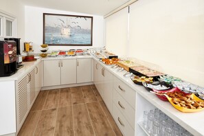 Breakfast buffet - Albinas Hotel Old City (Istanbul)
