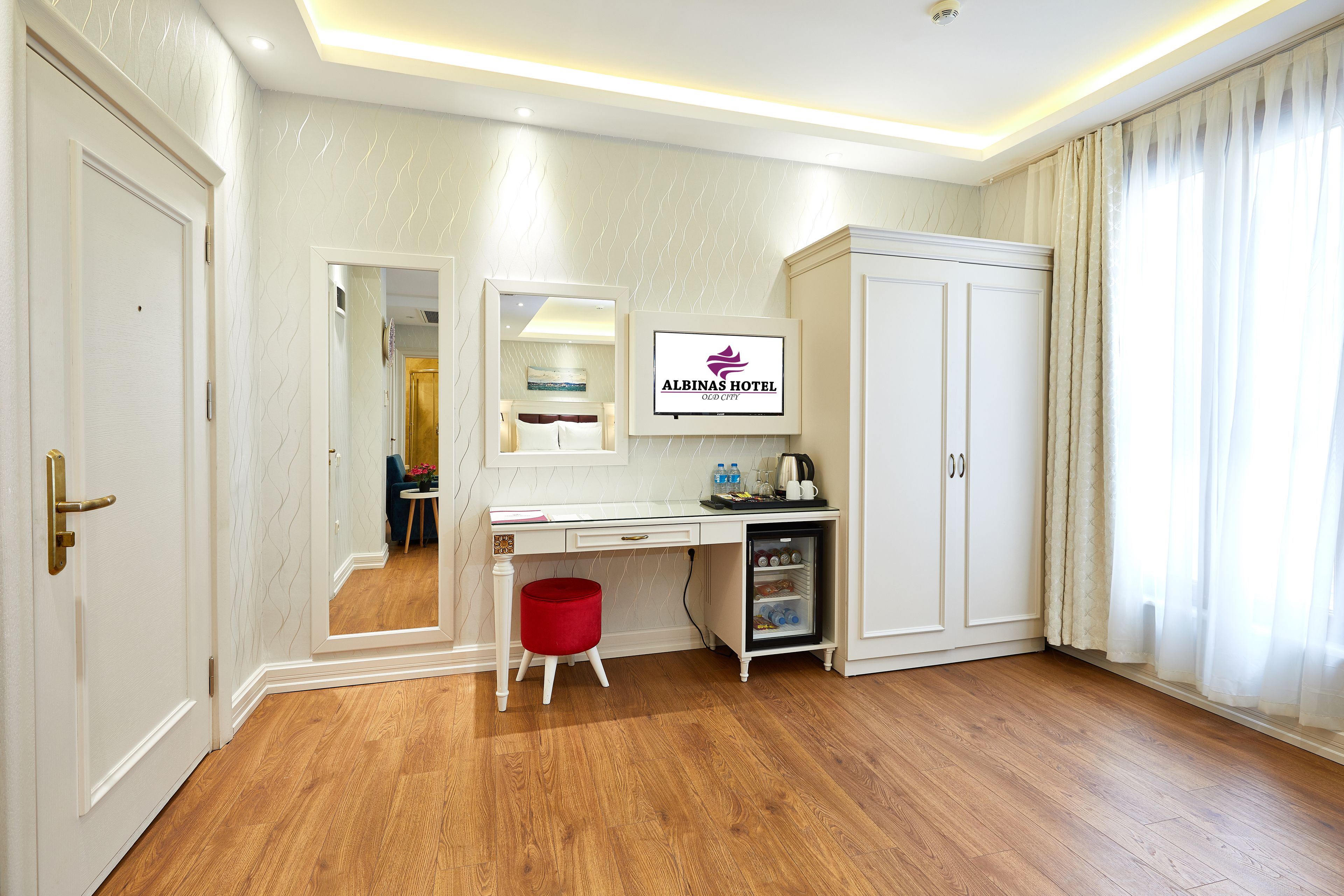 studio room with garden ( basement) | 1 bedroom, egyptian cotton sheets, premium bedding, tempur-pedic beds