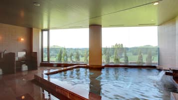 Couples treatment rooms, hot springs, body treatments, aromatherapy