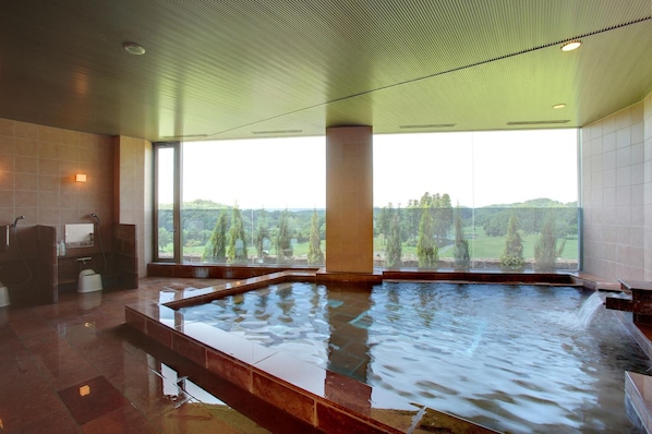 Couples treatment rooms, hot springs, body treatments, aromatherapy