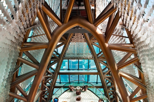 3 restaurantes; se sirve desayuno, almuerzo y cena; cocina internacional