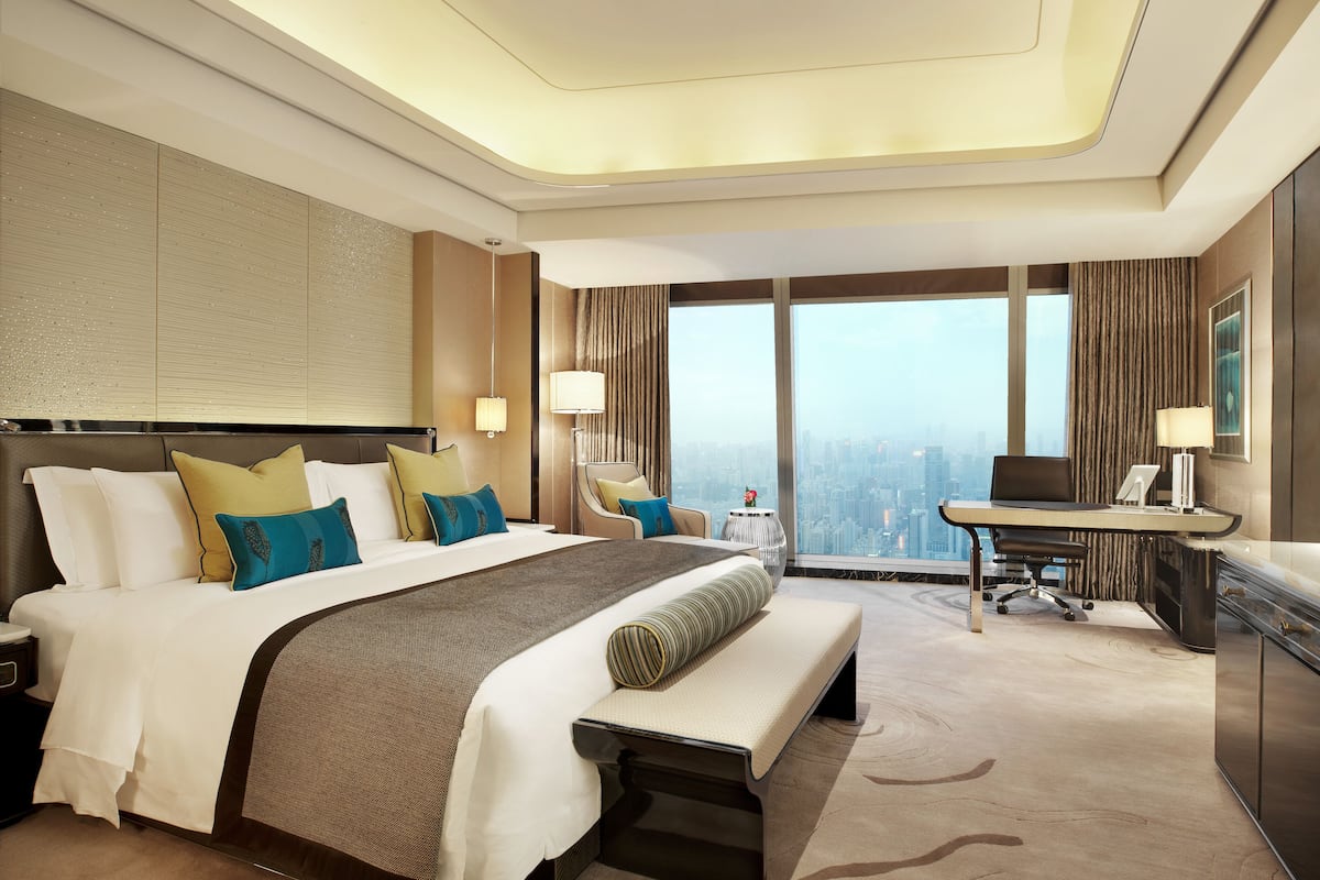 1 bedroom, egyptian cotton sheets, premium bedding, down duvets