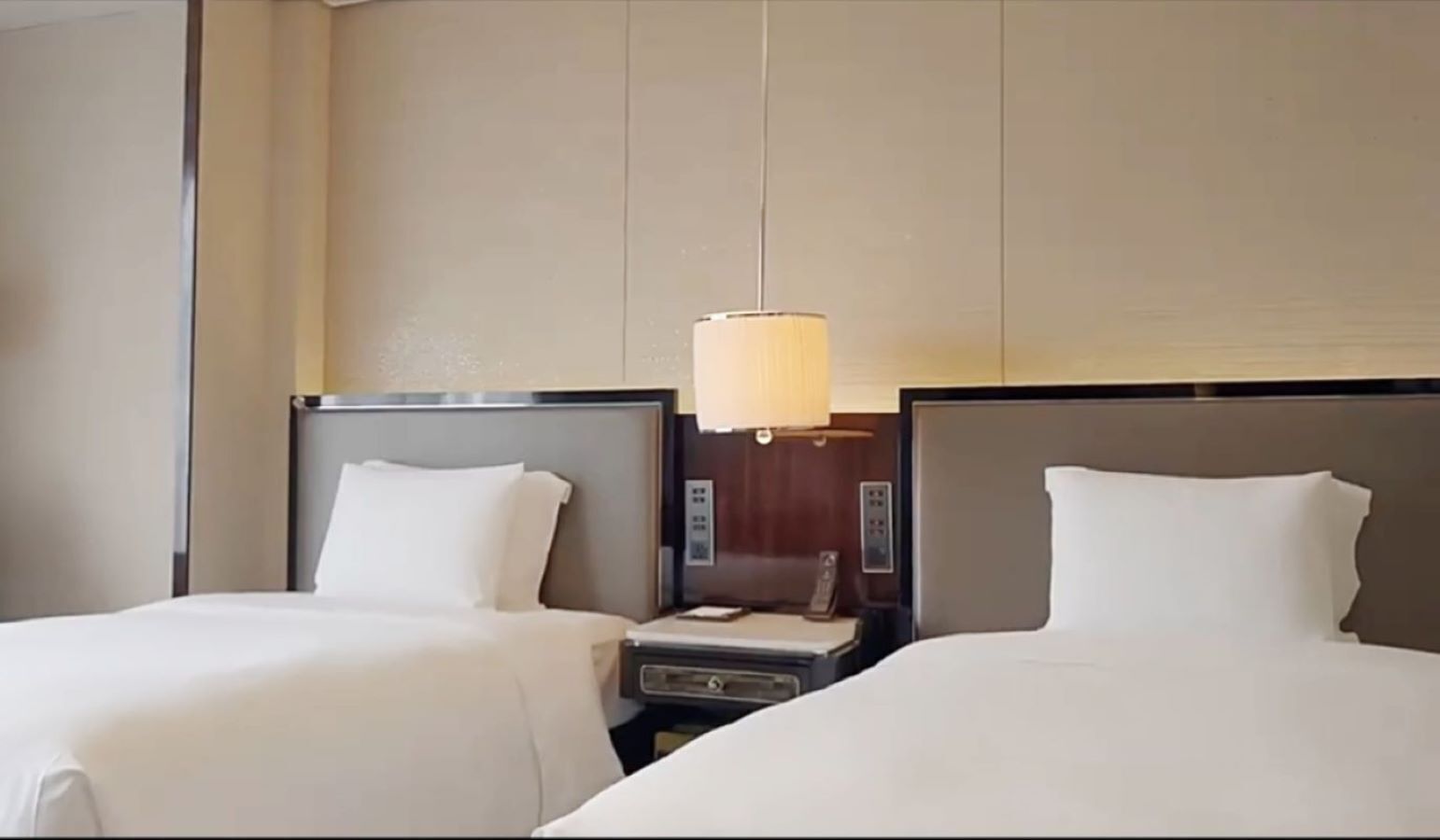 Egyptian cotton sheets, premium bedding, down duvets, pillow-top beds