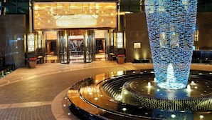A lobby with a central water feature, a reception area, and a modern design. - The St. Regis Shenzhen (Shenzhen)