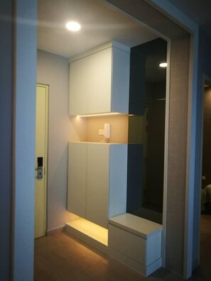 Luxury Studio Suite, 3 Bedrooms, Pool View | Living area - Casa Blanca Guest House (Malacca City)