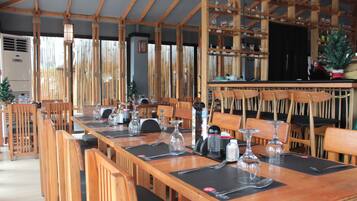 Frühstück, Mittagessen, Fisch und Meeresfrüchte, Blick aufs Meer