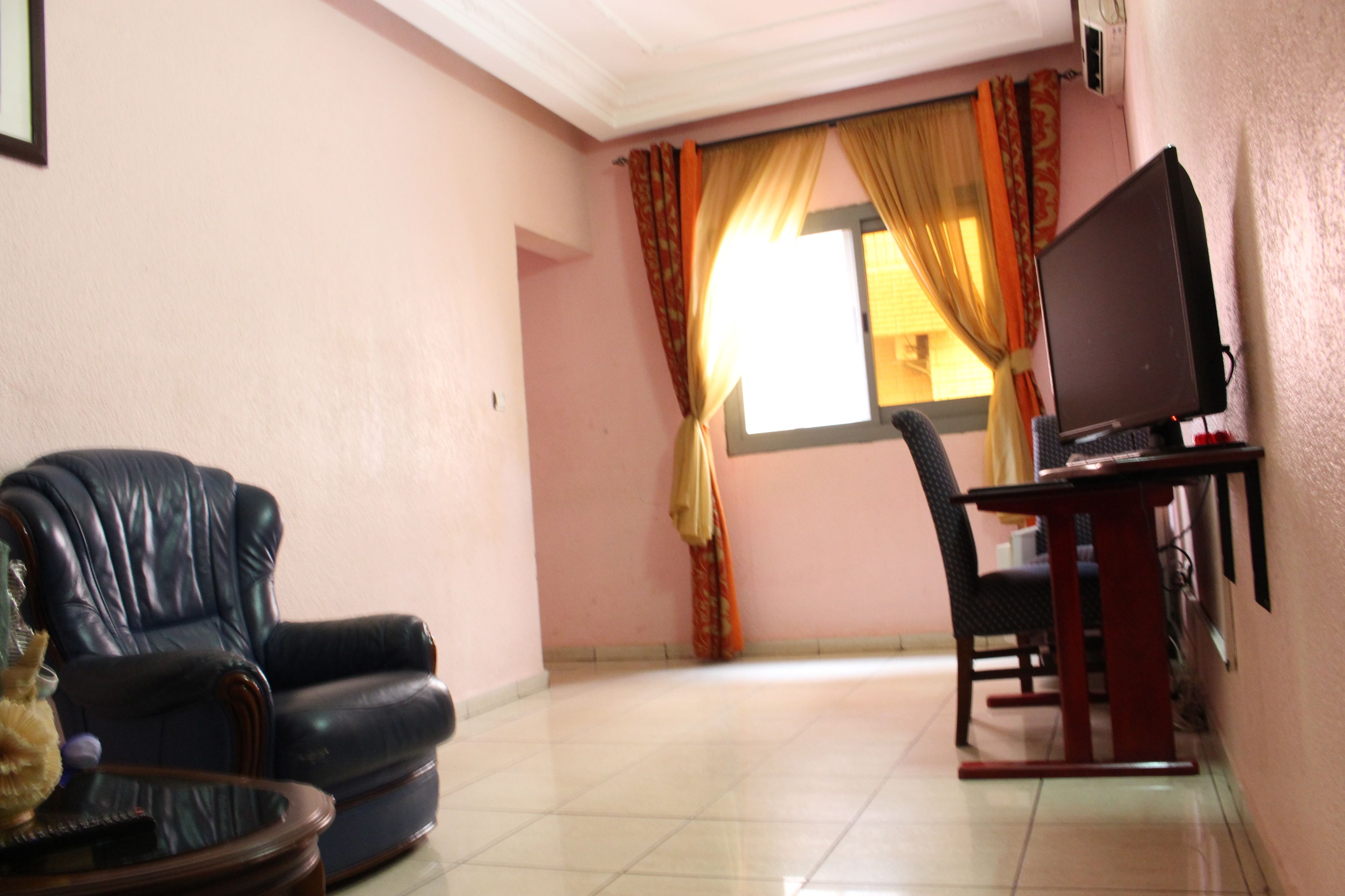 Suite Senior | Soggiorno | TV a schermo piatto