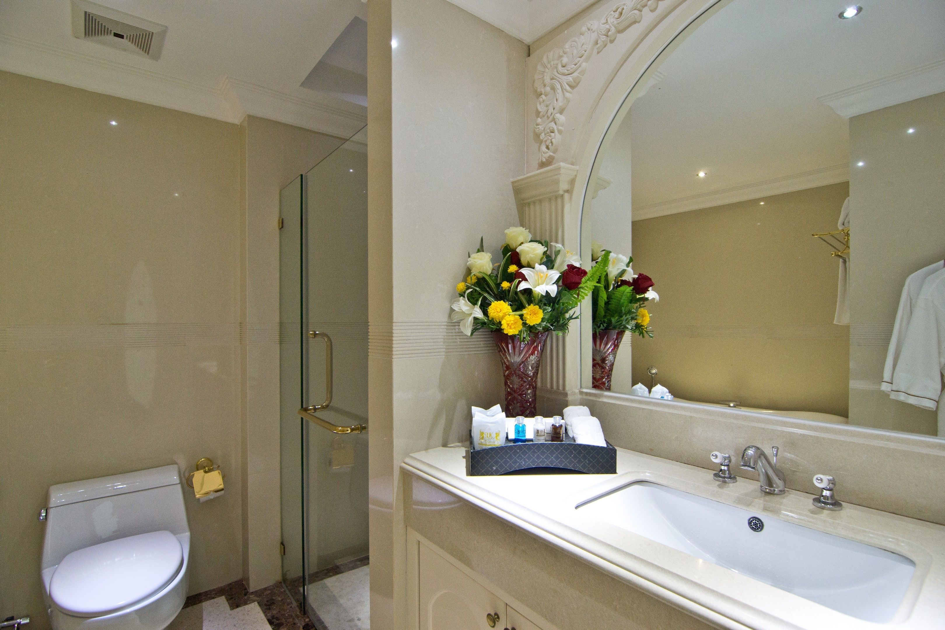 deluxe sea view with jacuzzi | bathroom | separate bathtub and shower, rainfall showerhead, free toiletries