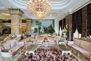 Bar-salon dans le hall