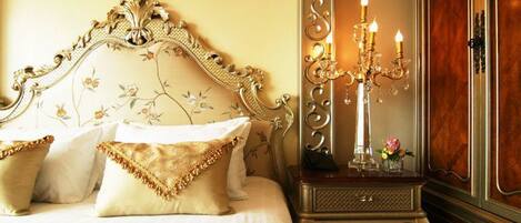 Deluxe city view with jacuzzi | Minibar, in-room safe, individually furnished, desk