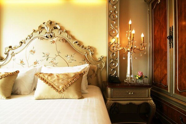 デラックス | ミニバー、セーフティボックス (室内)、��客室ごとに異なるインテリア、デスク