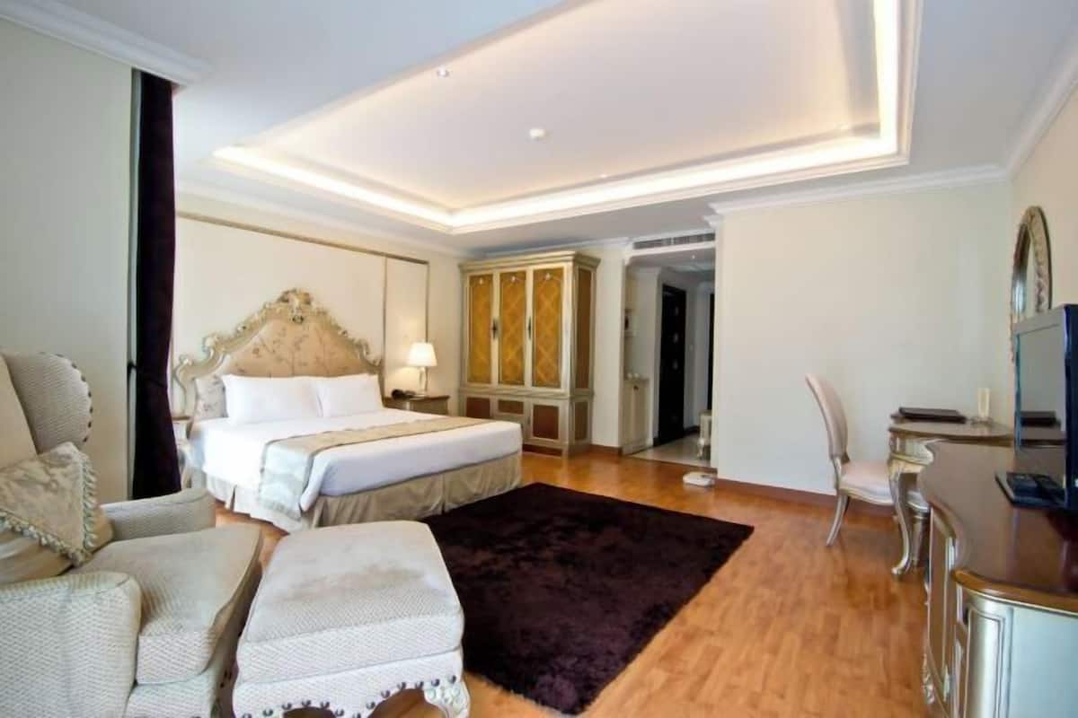 Minibar, in-room safe, individually furnished, desk