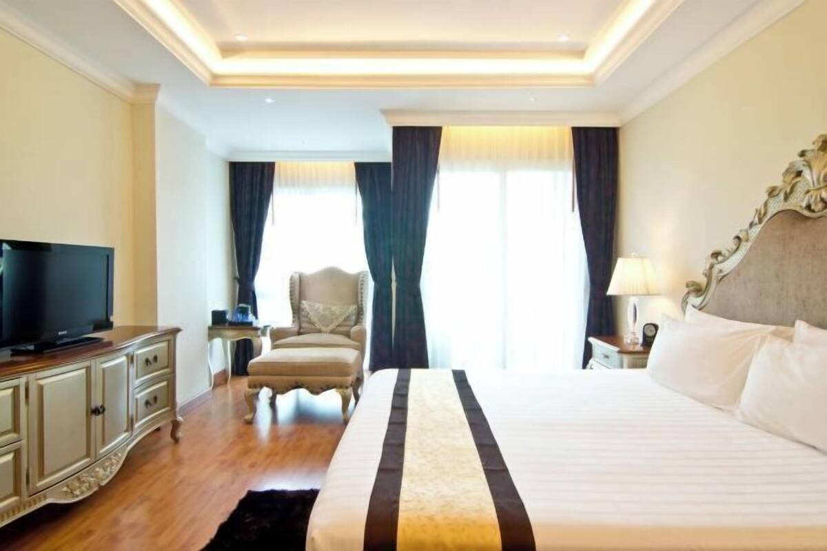 Minibar, in-room safe, individually furnished, desk