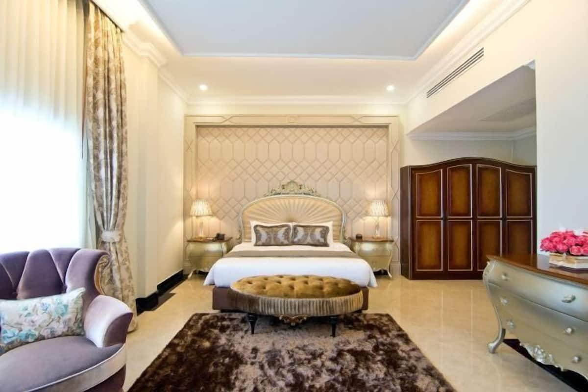 Minibar, in-room safe, individually furnished, desk