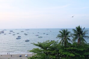 Di pantai