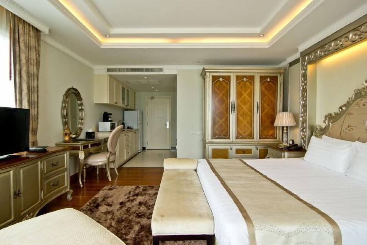 Minibar, in-room safe, individually furnished, desk