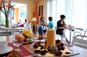 Fridge, oven, stovetop, electric kettle - Résidence Le Virginia by Popinns (Grasse)