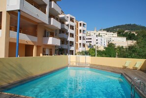 Piscine extérieure (ouverte en saison)