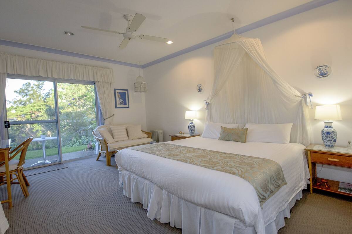 Luxury-Doppelzimmer, 1 King-Bett, Gartenblick | Bettwäsche aus ägyptischer Baumwolle, hochwertige Bettwaren