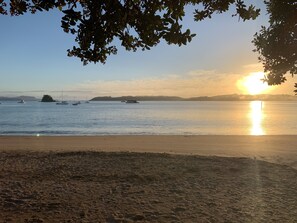 Beach nearby, kayaking - Peppertree Lodge - Hostel (Paihia)