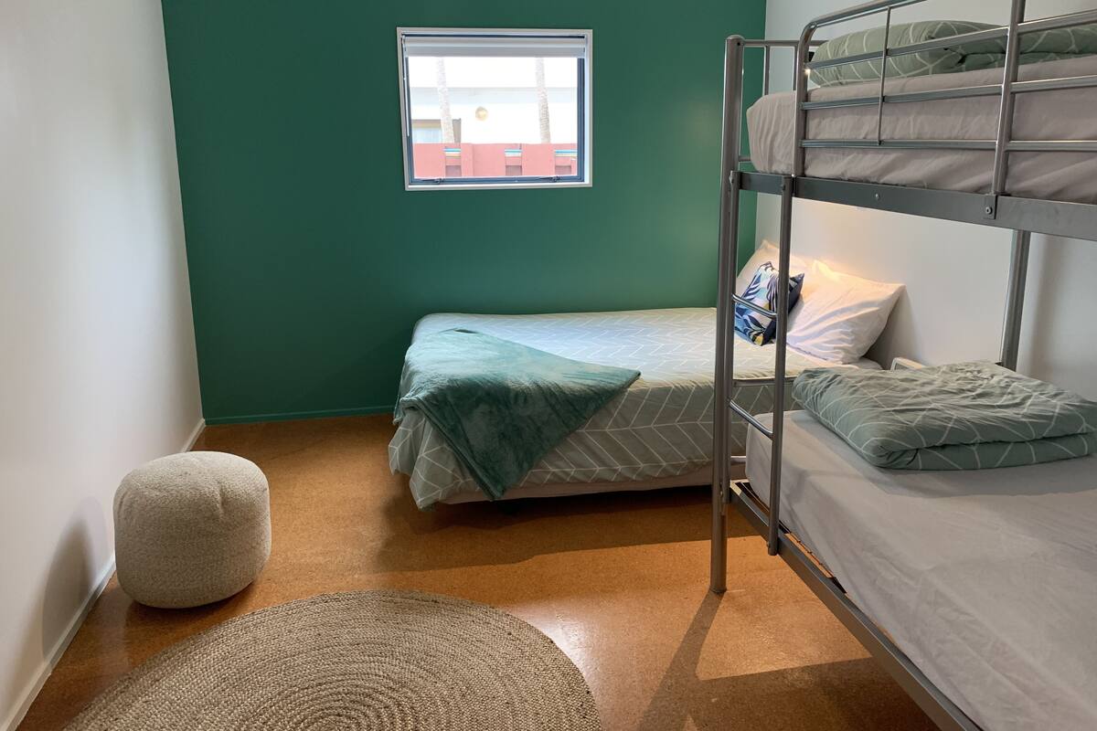 Double Room, Shared Bathroom | Living area