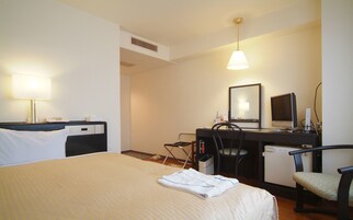 Deluxe Small Double Room, Smoking | Desk, iron/ironing board, free WiFi, bed sheets