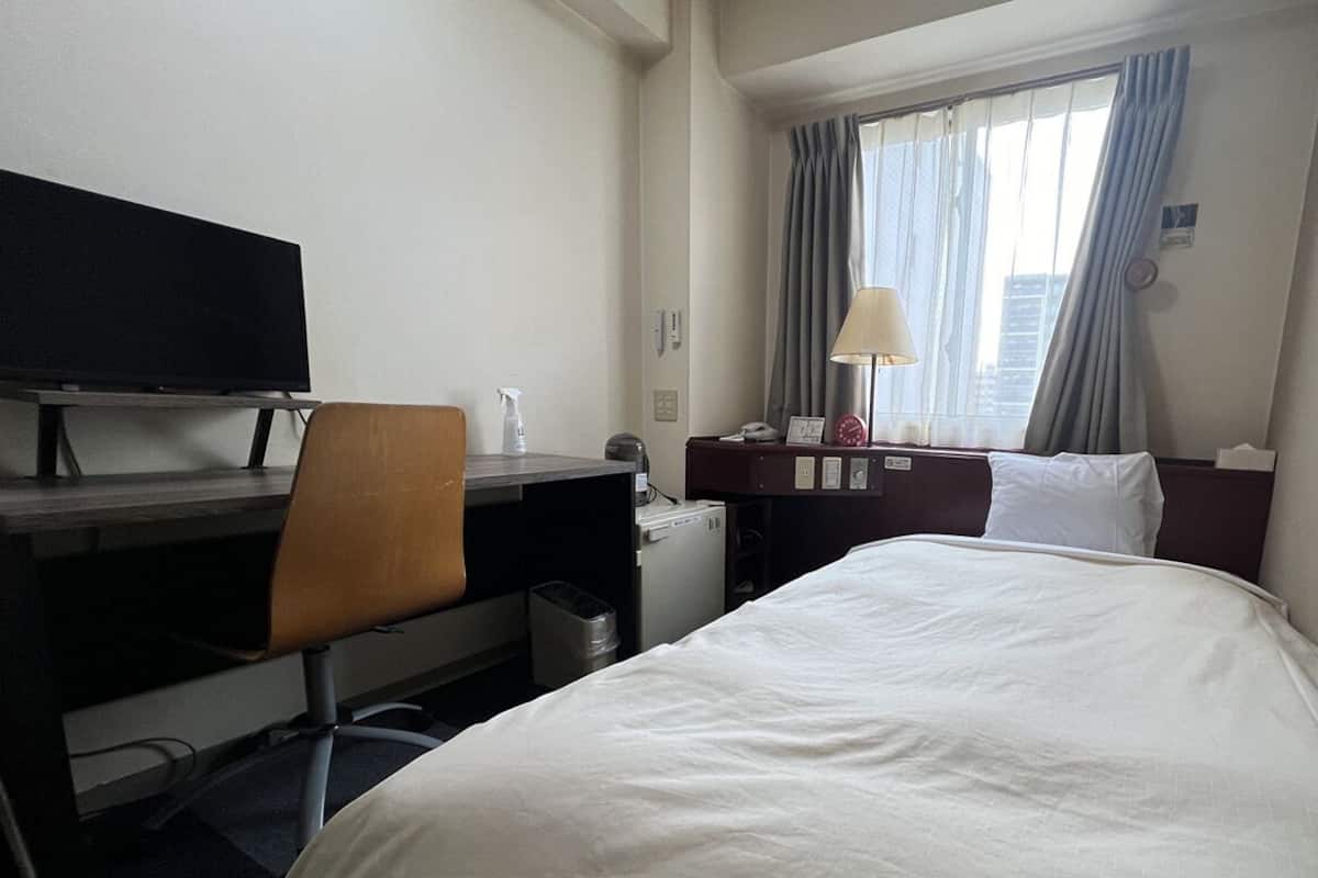 Desk, iron/ironing board (on request), WiFi (free), bed sheets