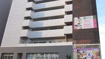 Vista frontal de la propiedad