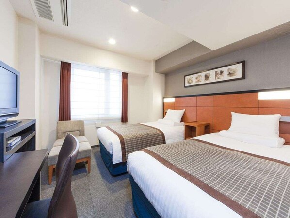 In-room safe, iron/ironing board, free WiFi, bed sheets - Hotel MyStays Sakaisuji Honmachi (Osaka)