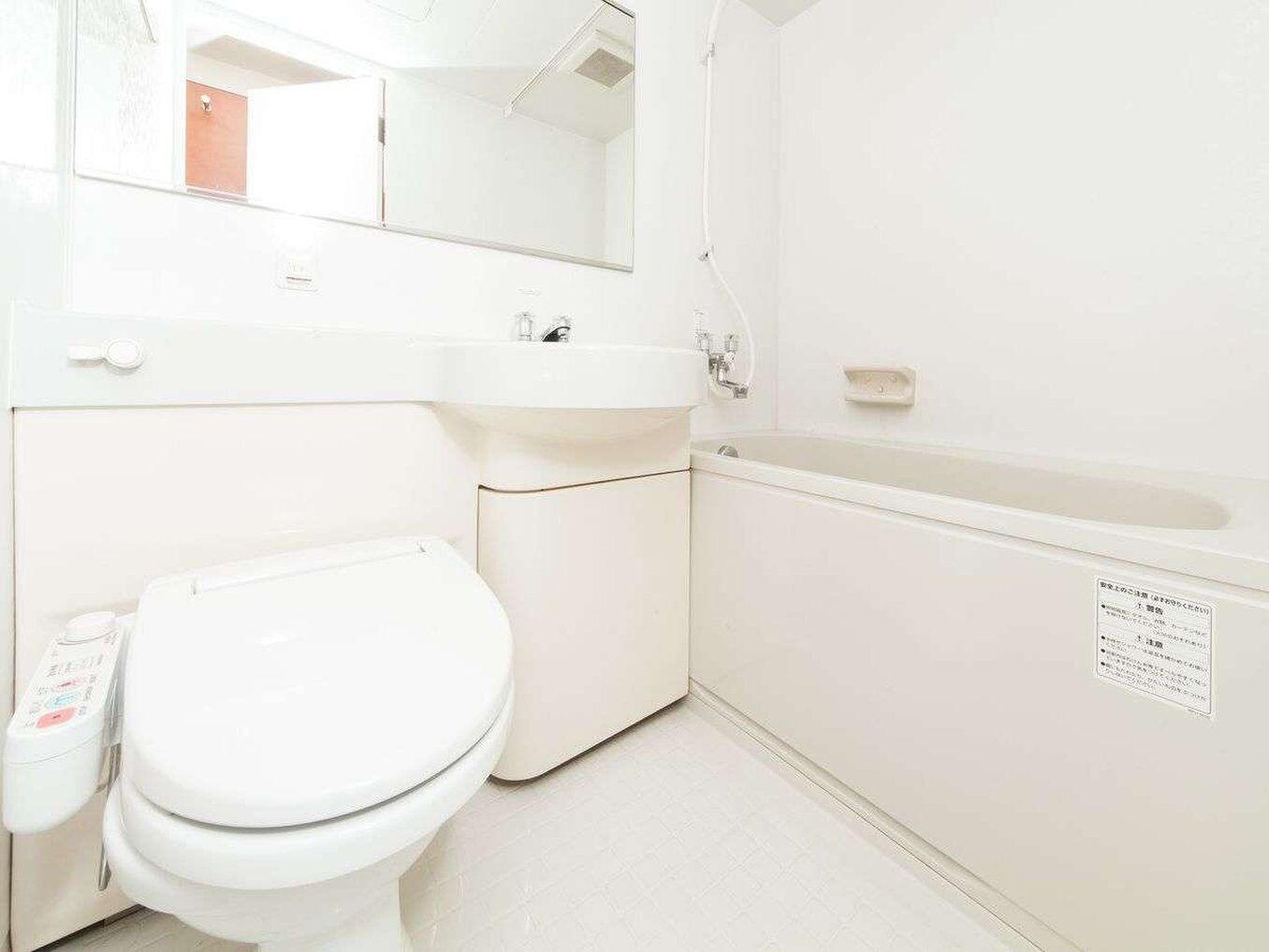 combined shower/bathtub, free toiletries, hair dryer, slippers